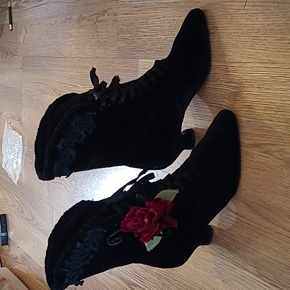 Natori Victorian velvet booties